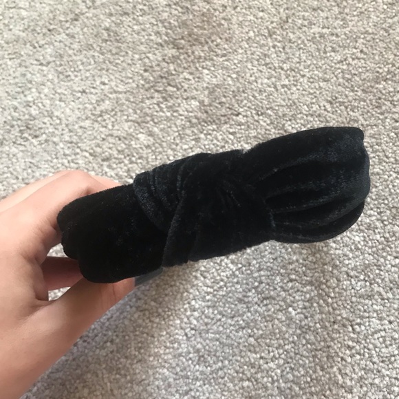 Accessories - Black Soft Velvet Knot Style Head Hair Band